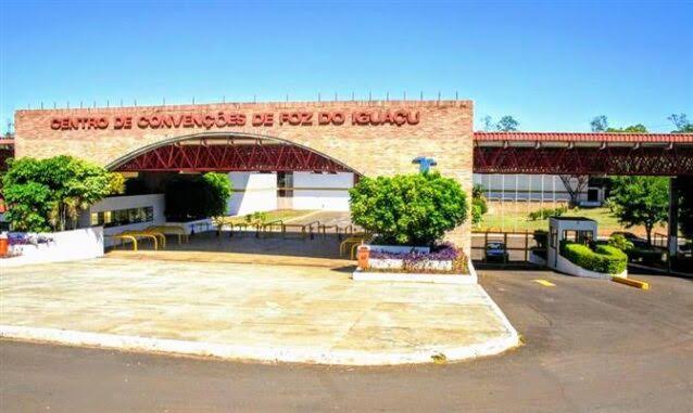 Estado já cuida até da agenda do Centro de Convenções, mas entidade mantém diretoria de R$ 50 mil por mês